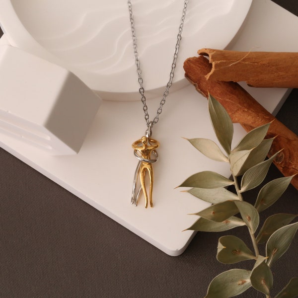 Hug Necklace (Gold/ Sliver)