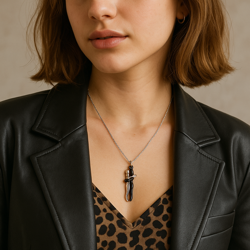 Hug Necklace (Black / Sliver)